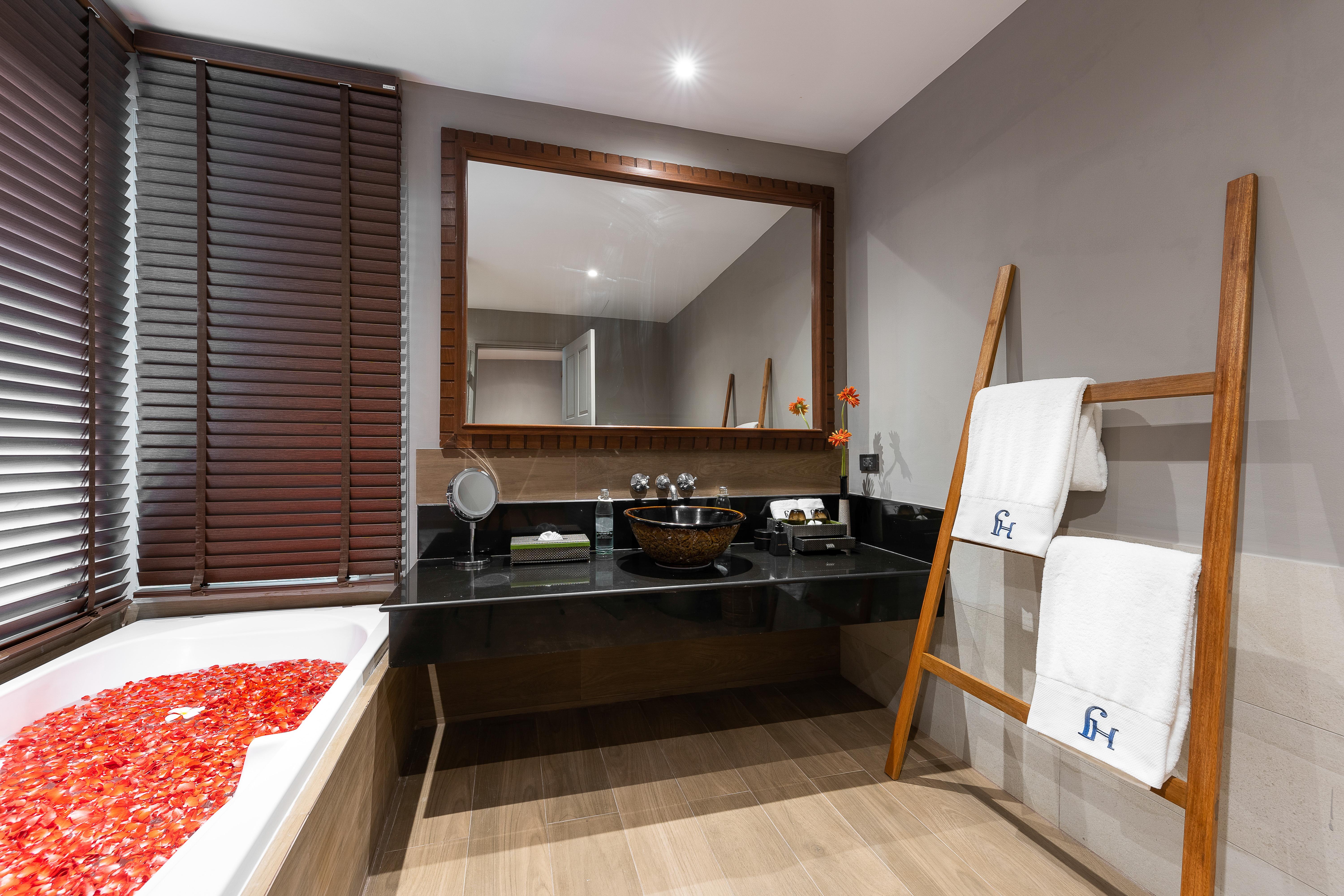 Fair House Villas & Spa, Koh Samui Mae Nam Exterior photo Bathroom